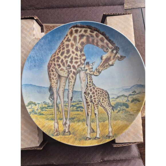 Limited Edition Knowles "A Kiss For Mother" Collectors Plate By Yin-Rei Hicks - Picture 1 of 3